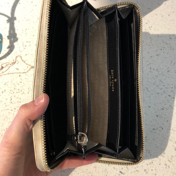 Kate Spade wallet - Picture 4 of 4
